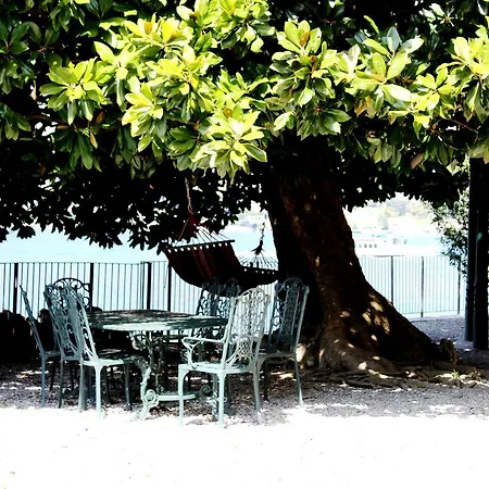 Apartment In Giuditta Pasta On The Lake Shore *